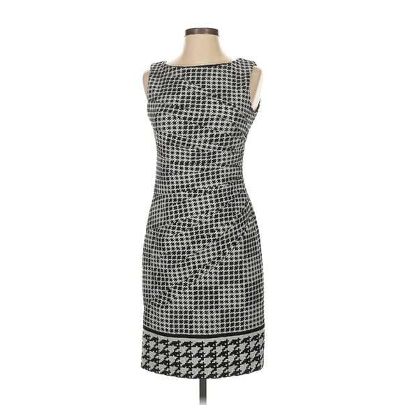 Jessica Simpson Dresses & Skirts - Jessica Simpson Women's Size 8 Black White Houndstooth Full Length Zipper Dress